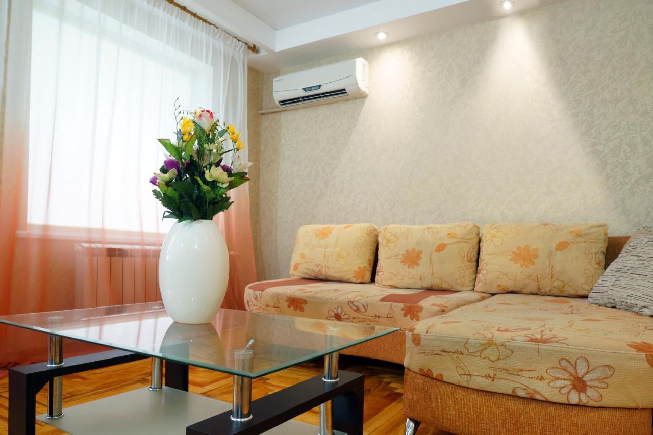 2 Rooms Semi-Luxury Apt On 39-H Nezalezhnoi Ukrаiny Street Next To The City Council Zaporizhia Esterno foto